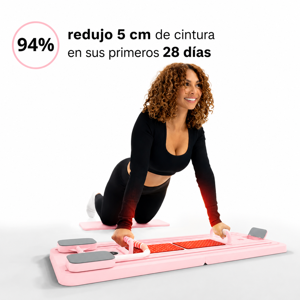 Mujer entrenando con una tabla de Pilates rosa Ardanza